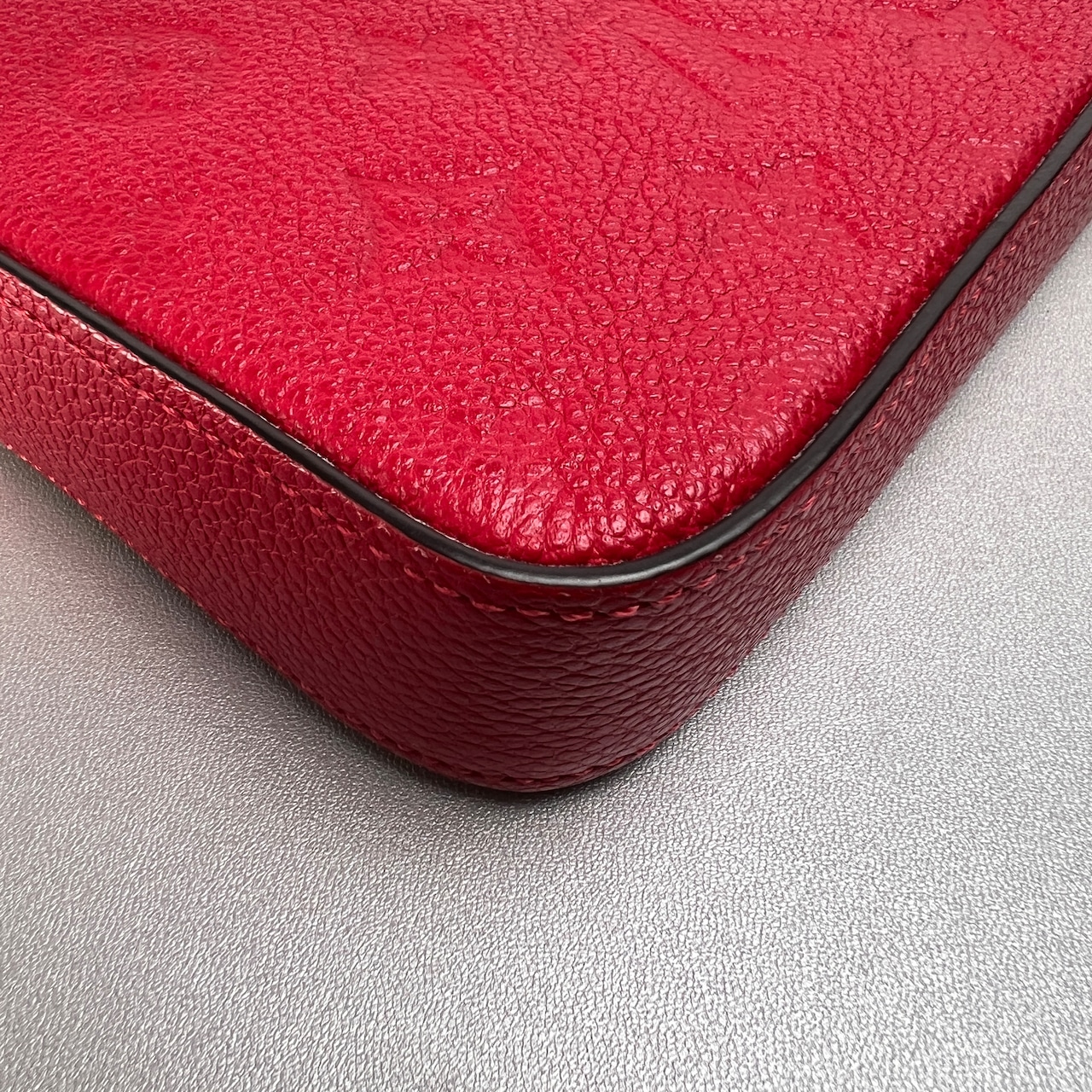 LOUIS VUITTON ルイヴィトン モノグラム・アンプラント レザー ショルダーバッグ 赤 A-13537