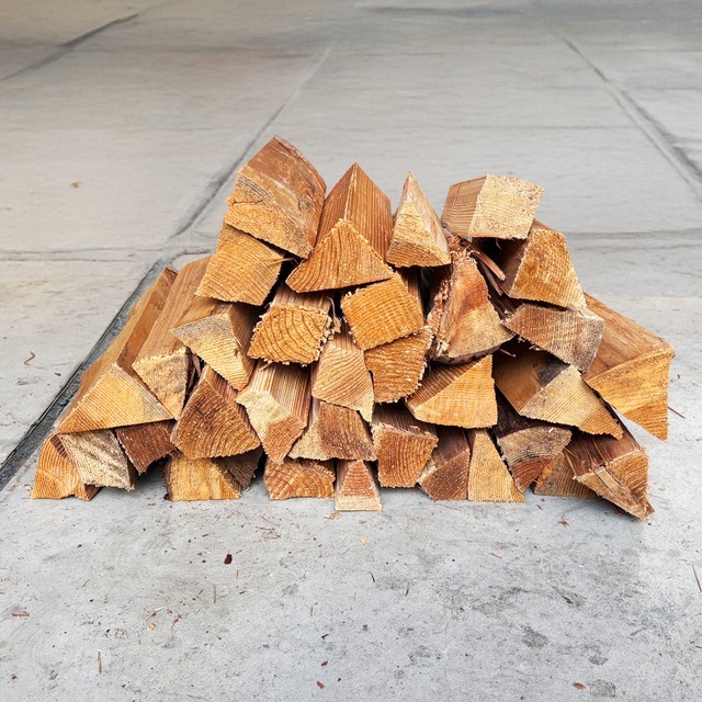 ［15kg］スギの薪（35cm：中割り）針葉樹　※含水率20％以下