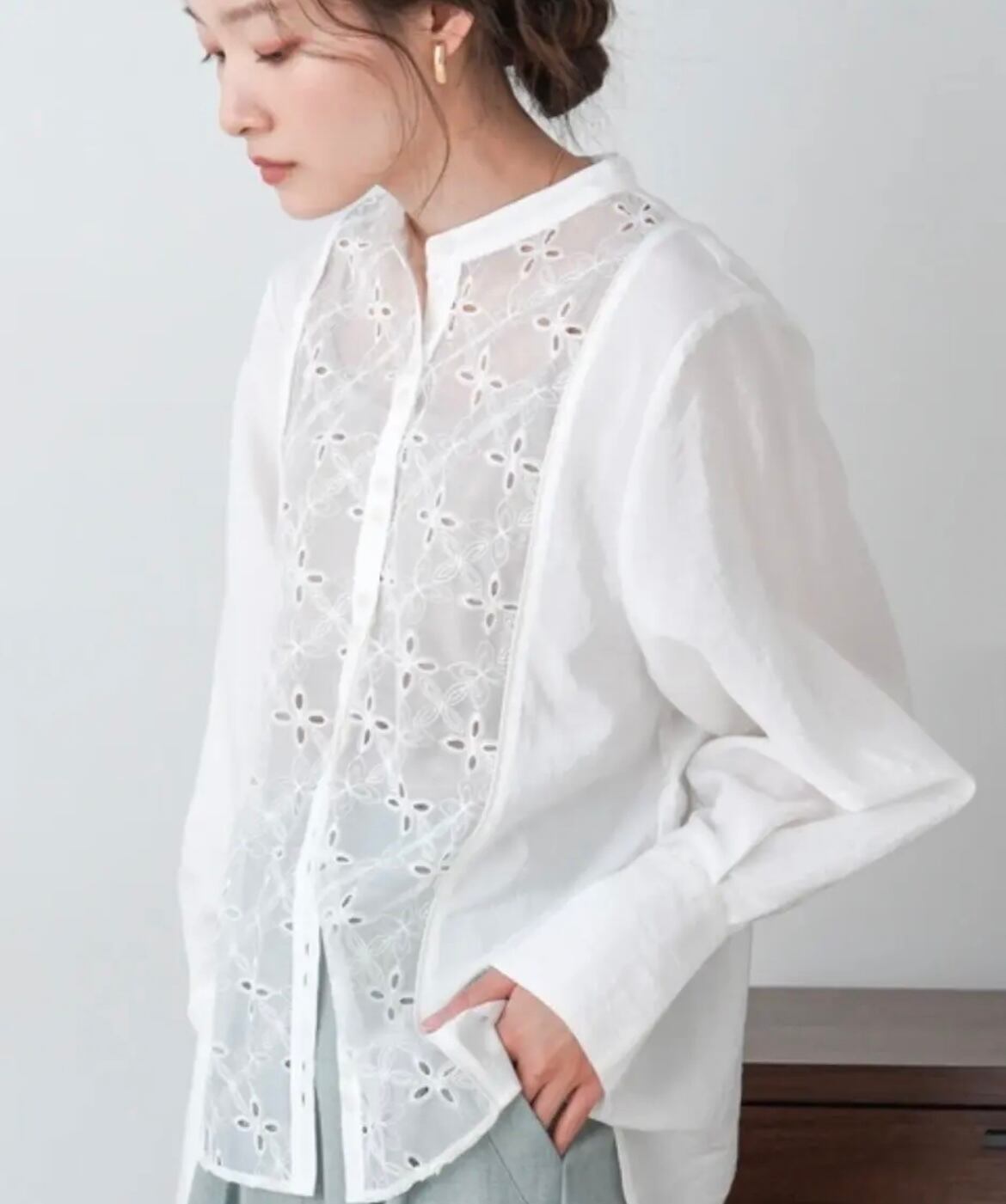 2color / フロント刺繍レースブラウス