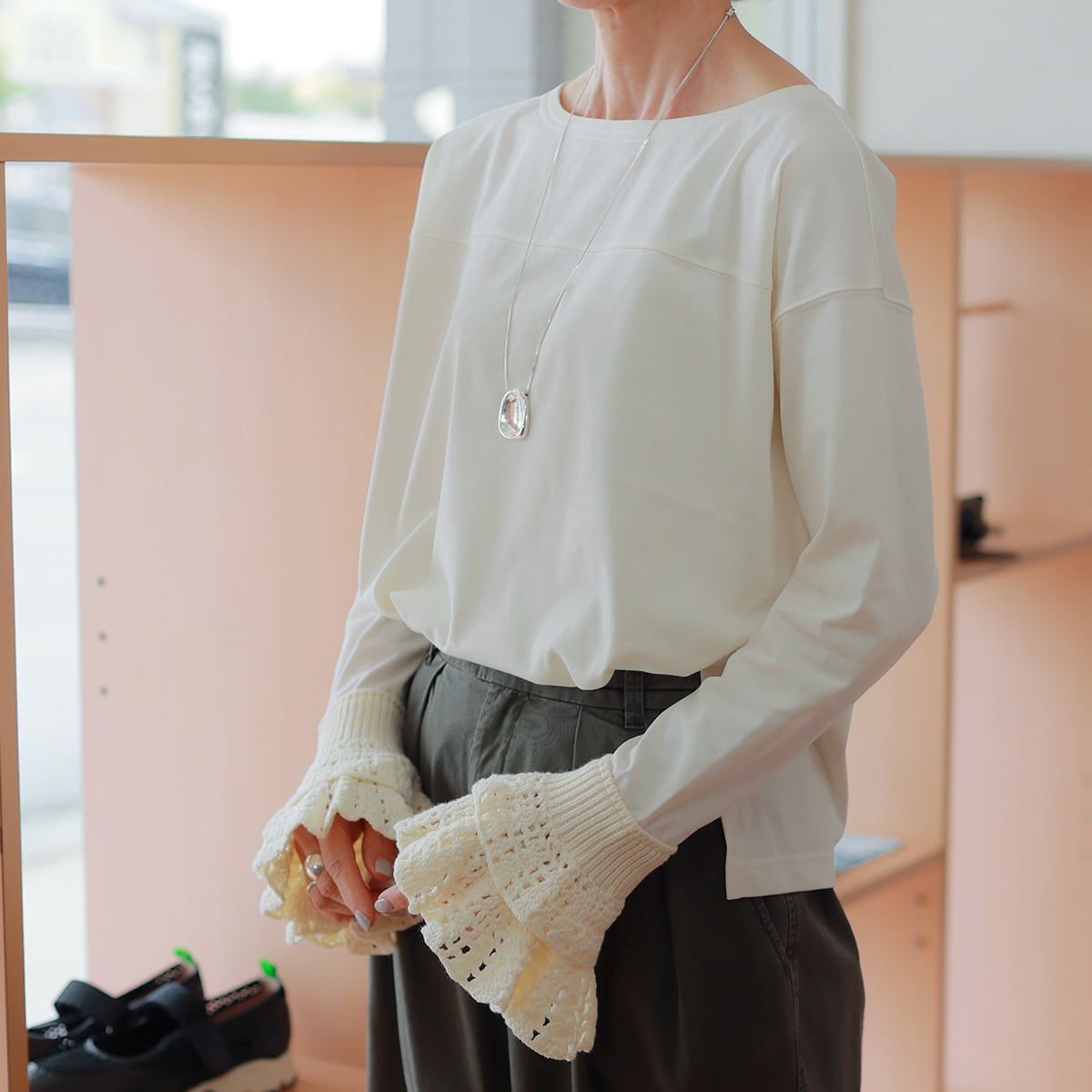 CHIGNON (シニヨン) クロシェカフス カットソー