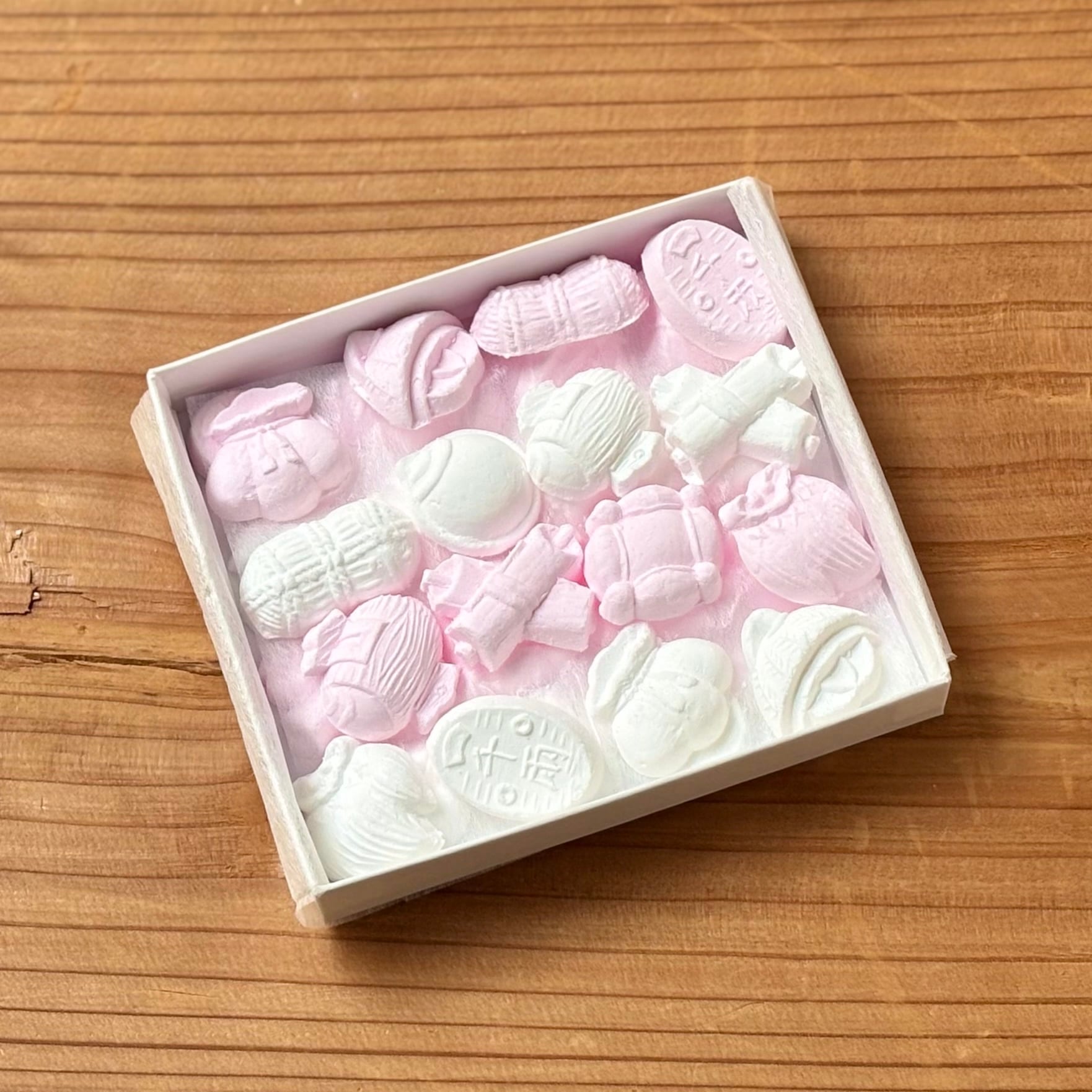 別注品 干菓子器 吉祥紋 宝づくし 菓子器 桝　節分 宝尽くし 32個入 | 【亀屋則克オンラインショップ】
