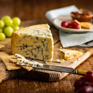 英国産 グラスフェッド スティルトン ブルーチーズ 100g｜フレッシュカット 本格ブルー Stilton Blue Cheese 100g – British Grassfed Classic Blue Cheese | Fresh Cut