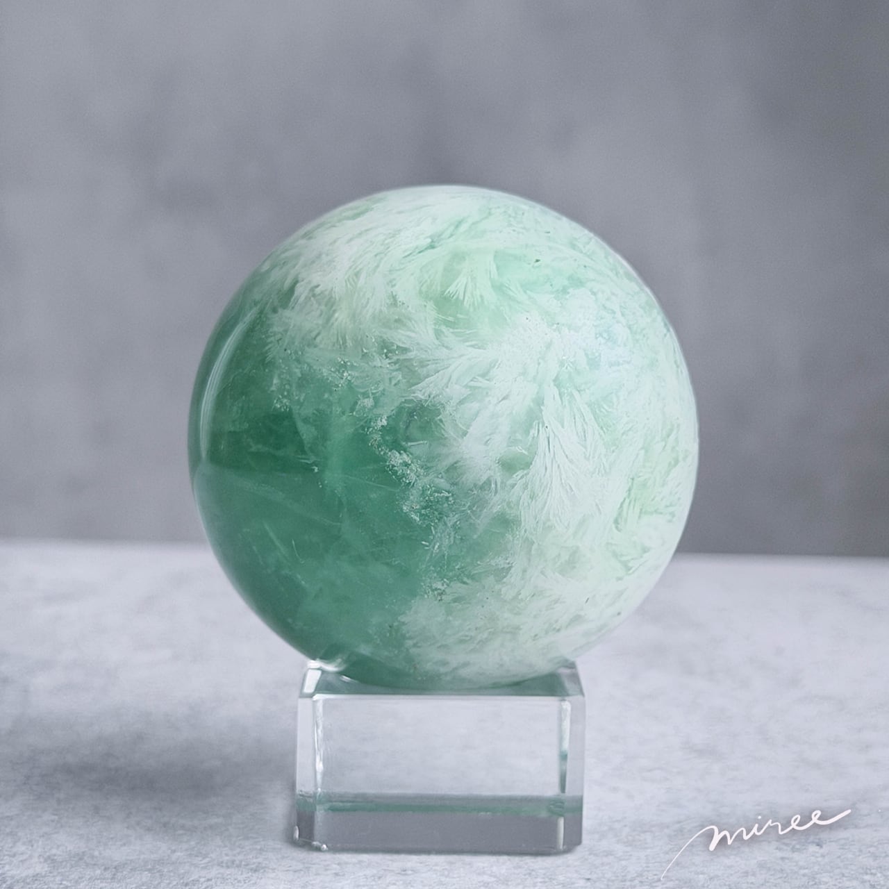 002エンジェルフェザーフローライト|スフィア(丸玉) Angel Feather Fluorite