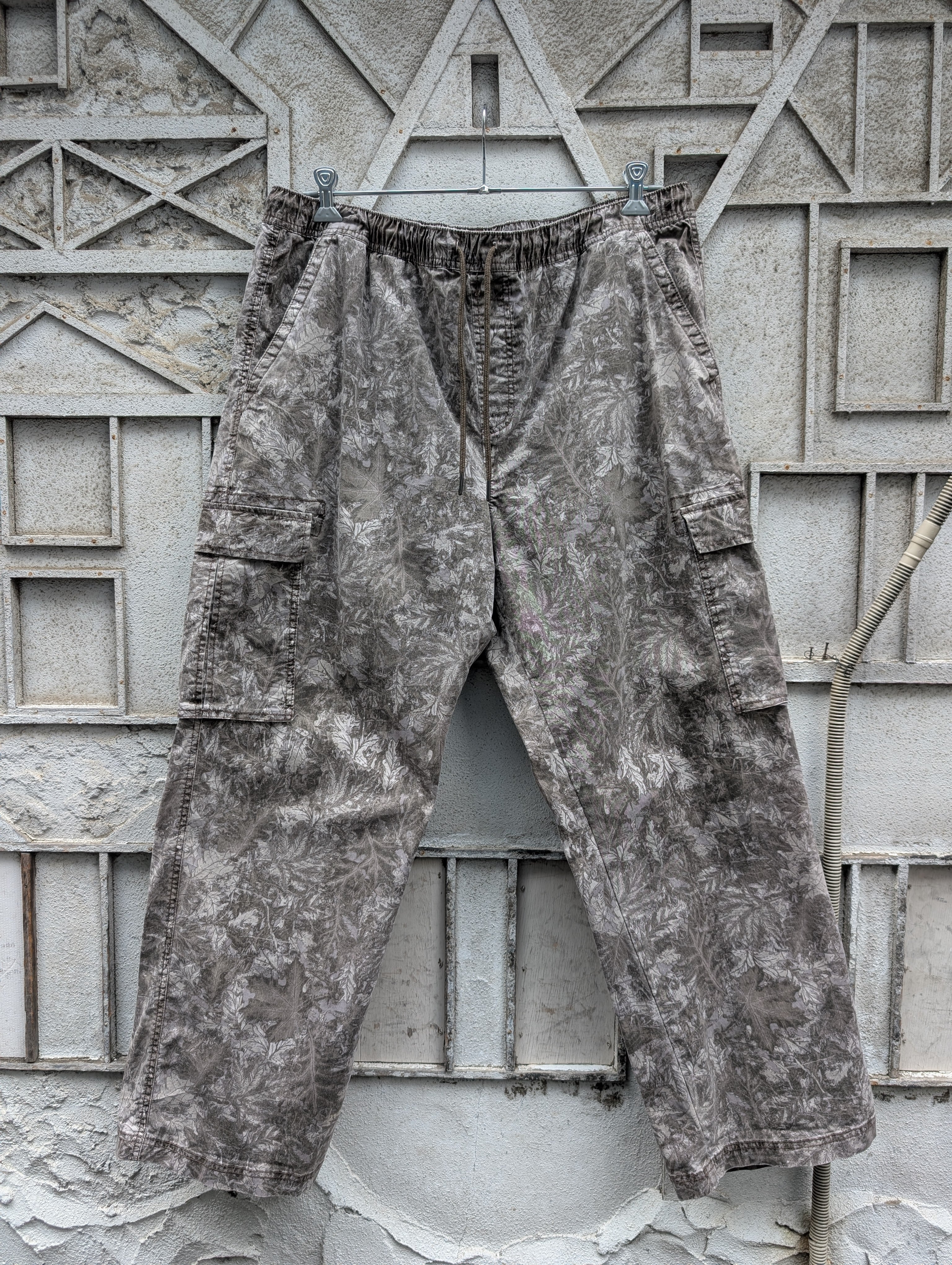 "NO BOUNDRIES" camouflage easy cargo pants