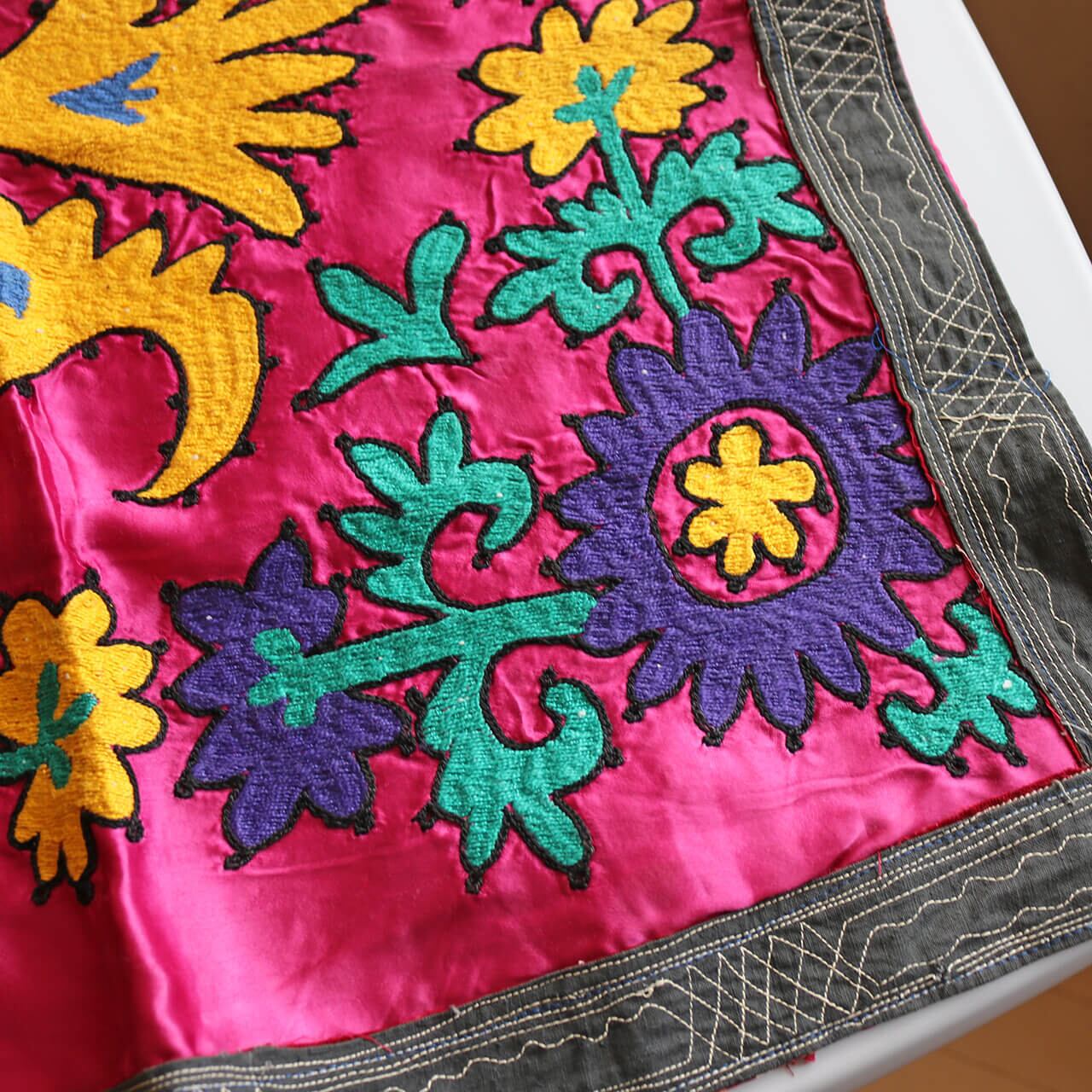 1点もの】スザニ刺繍 クロス ピンク パープル 黄色い 鳥 花 【約