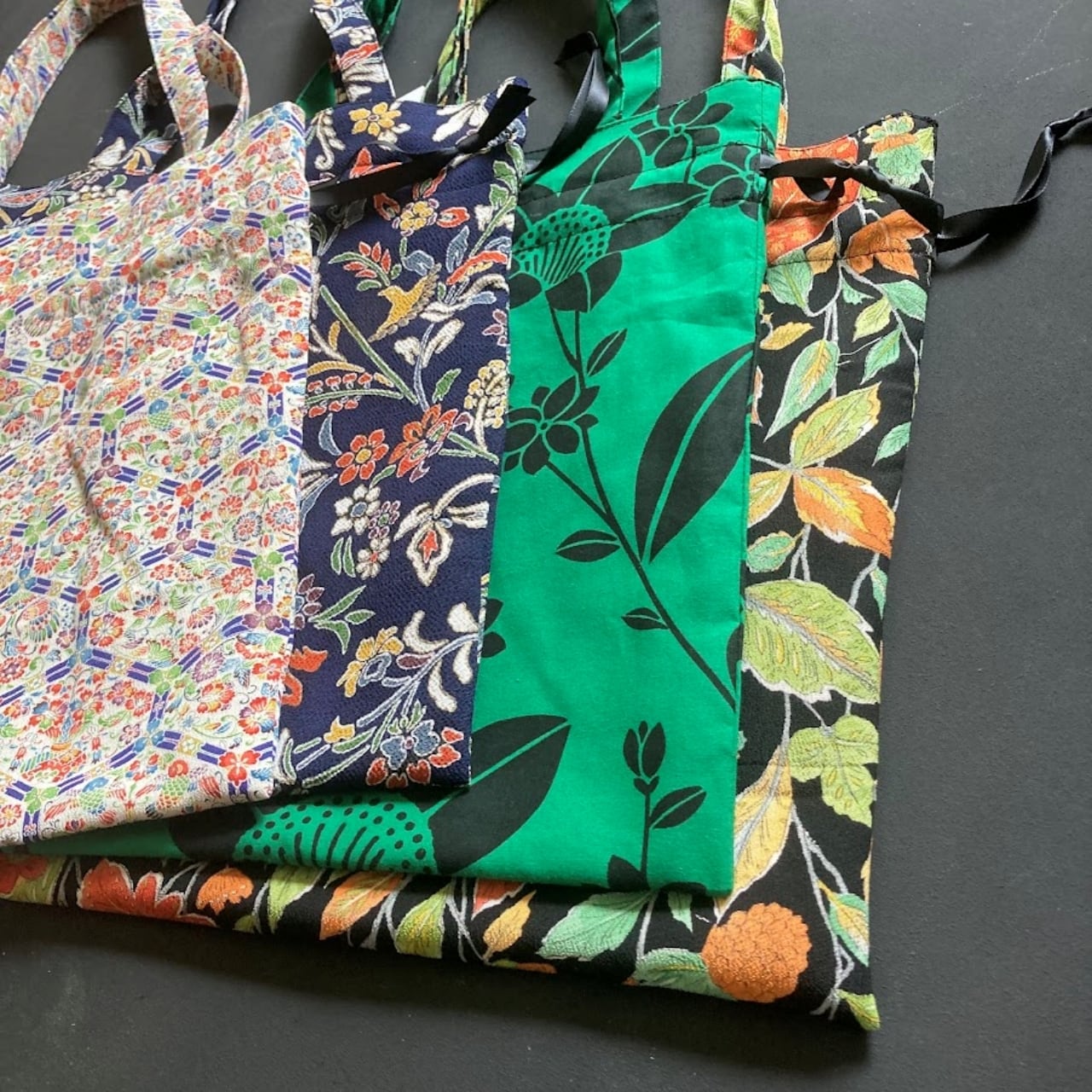 きんちゃくキモノトート BLACK×ORANGE 草花柄 着物リメイク 日月堂