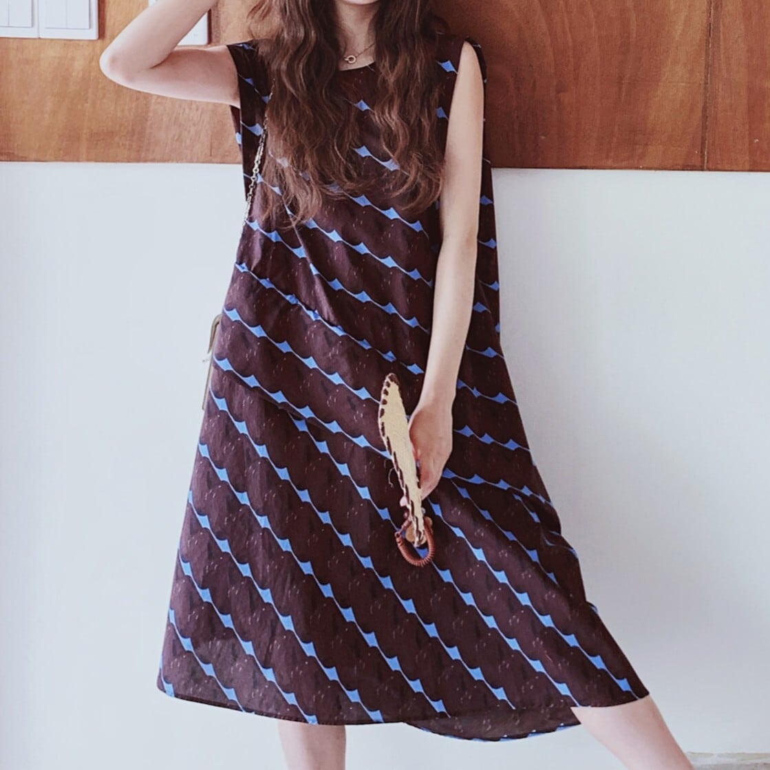 レトロモダン柄 Aラインシルエット ノースリーブワンピース 00456