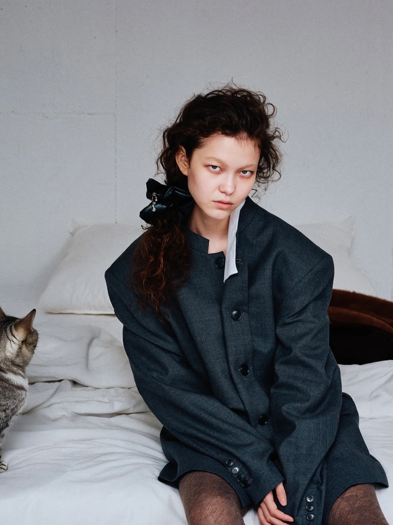 heyep へイップ  / Cat Charm Faux Leather Scrunchie - 3