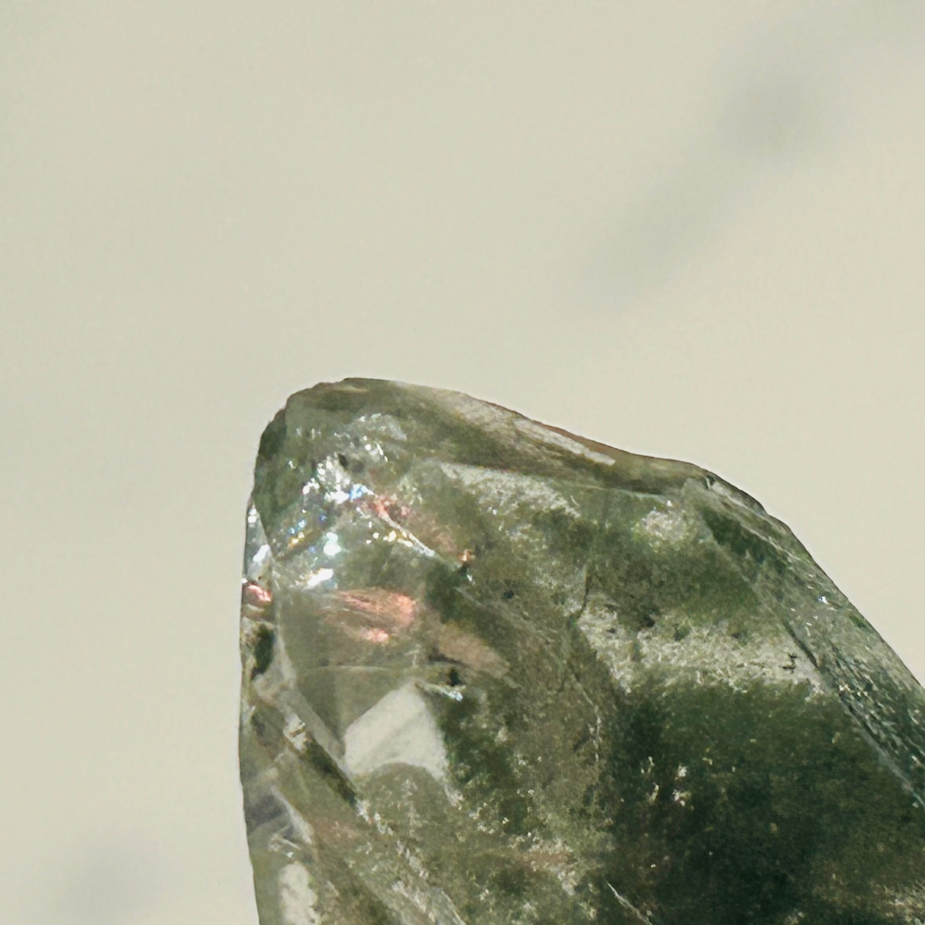 マニハール産水晶 クローライトインファントムクォーツ・グリーン