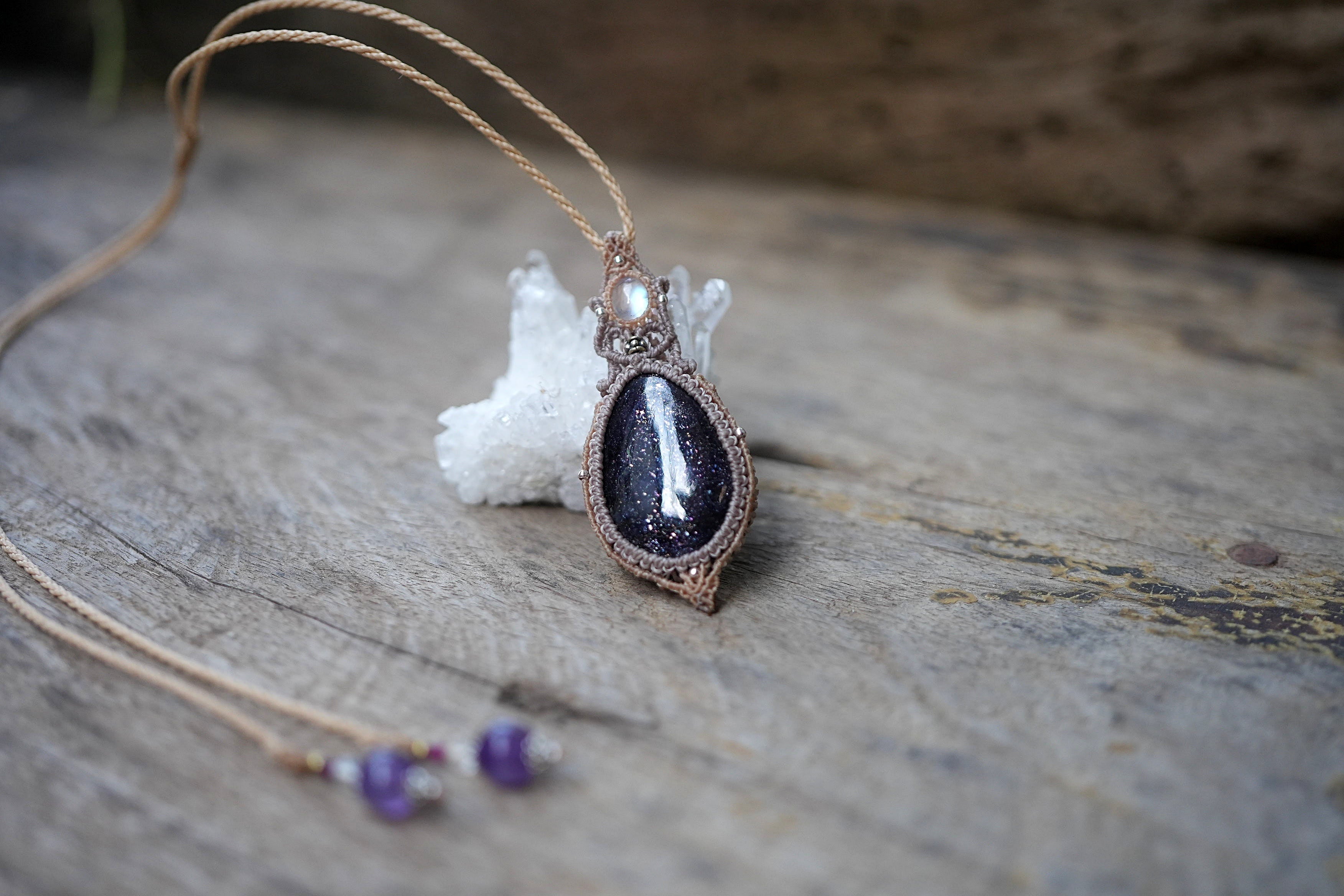 月と宇宙☆moonstone iolite sunstone マクラメネックレス1939 | Funky