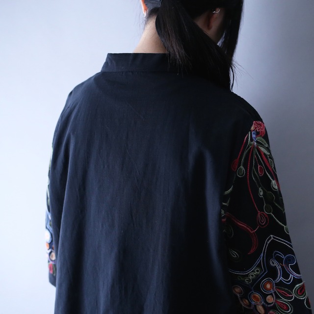 "刺繍" beautiful design and mesh fabric over silhouette h/s shirt