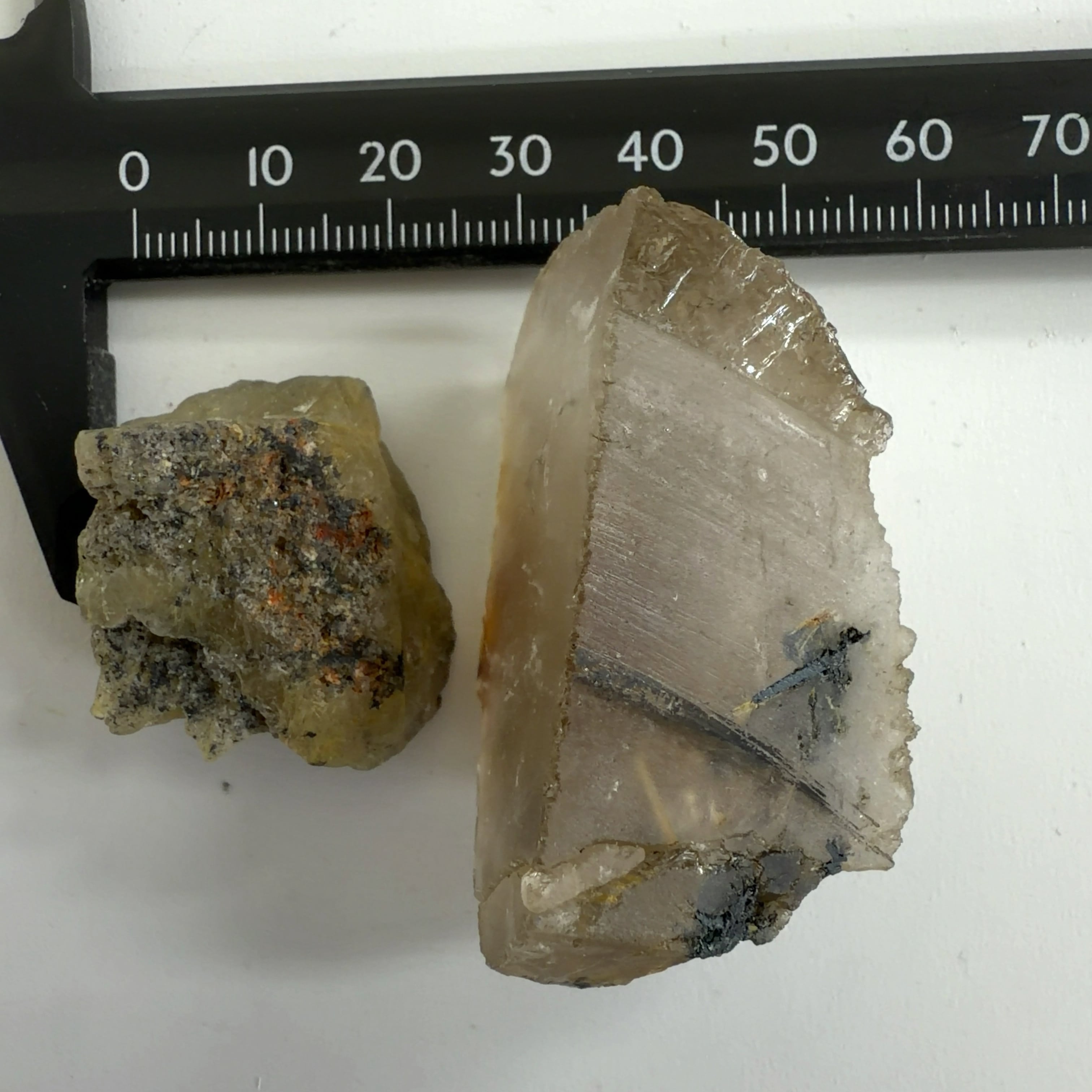 E33346】 バイカラーリチア雲母 レピドライト 原石 天然石 鉱物 リチア