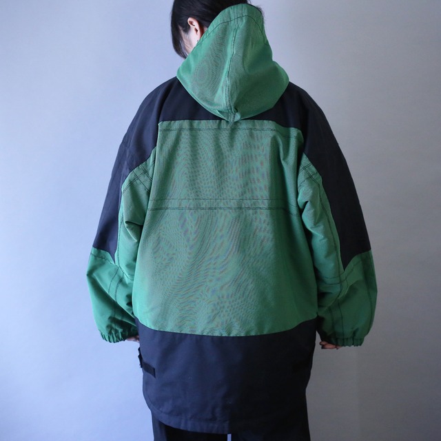 "black×green" bi-color over silhouette gimmick design anorak parka