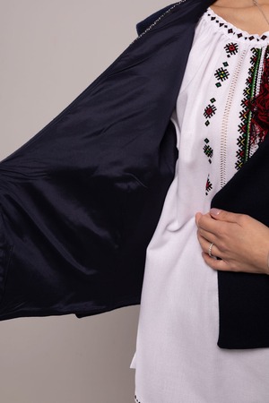 ウクライナ刺繍ヴィシヴァンカベスト　クロスステッチ手刺繍　ブラウス　ウール　レディース・フリーサイズ