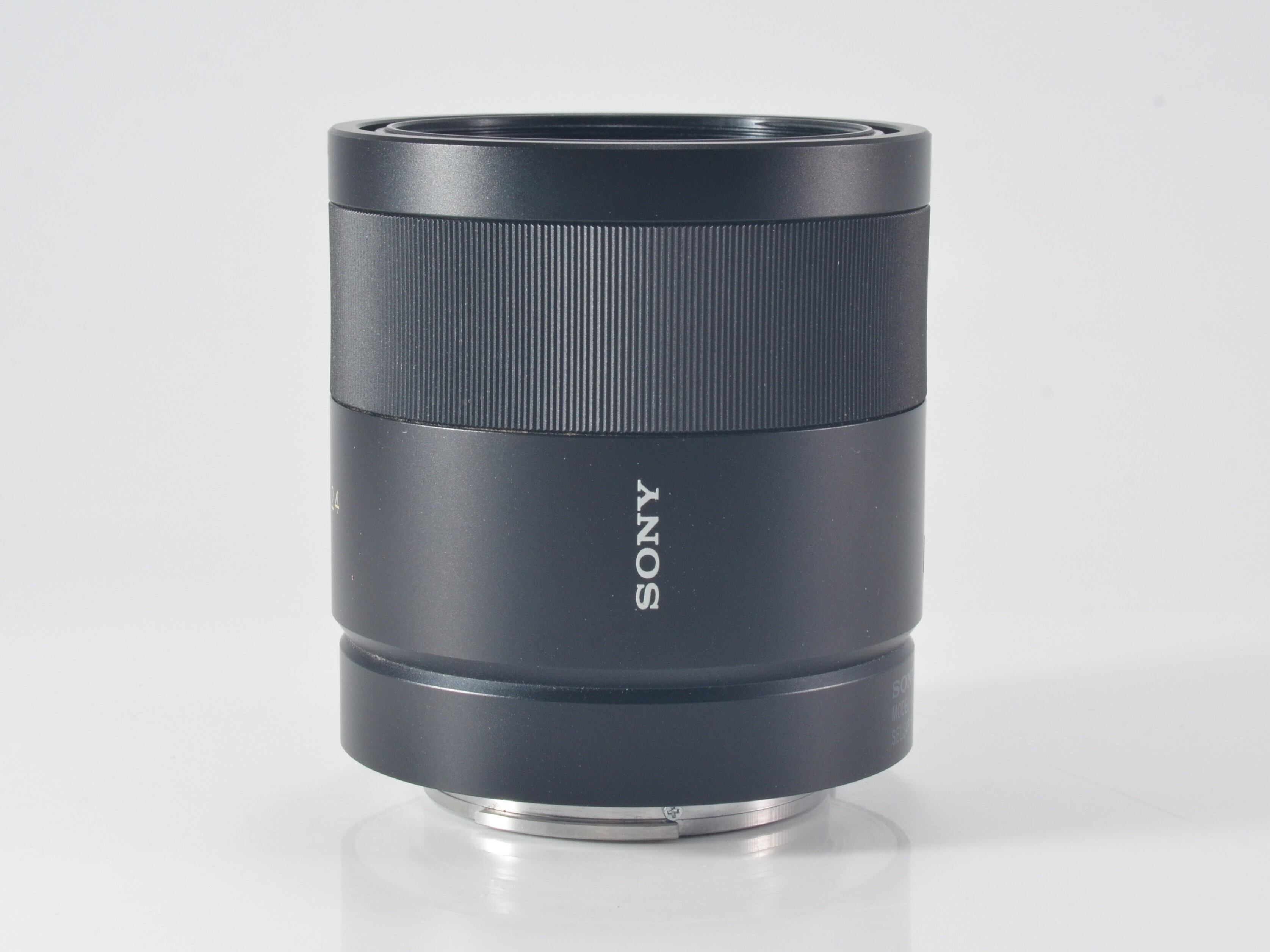 α6000 & カールツァイス SEL24F18Z バッテリー2個とレンズフード