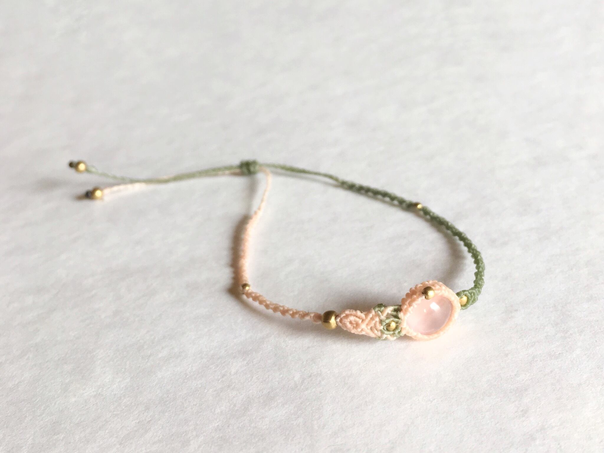 マダガスカル産ローズクォーツ マクラメ ブレスレット