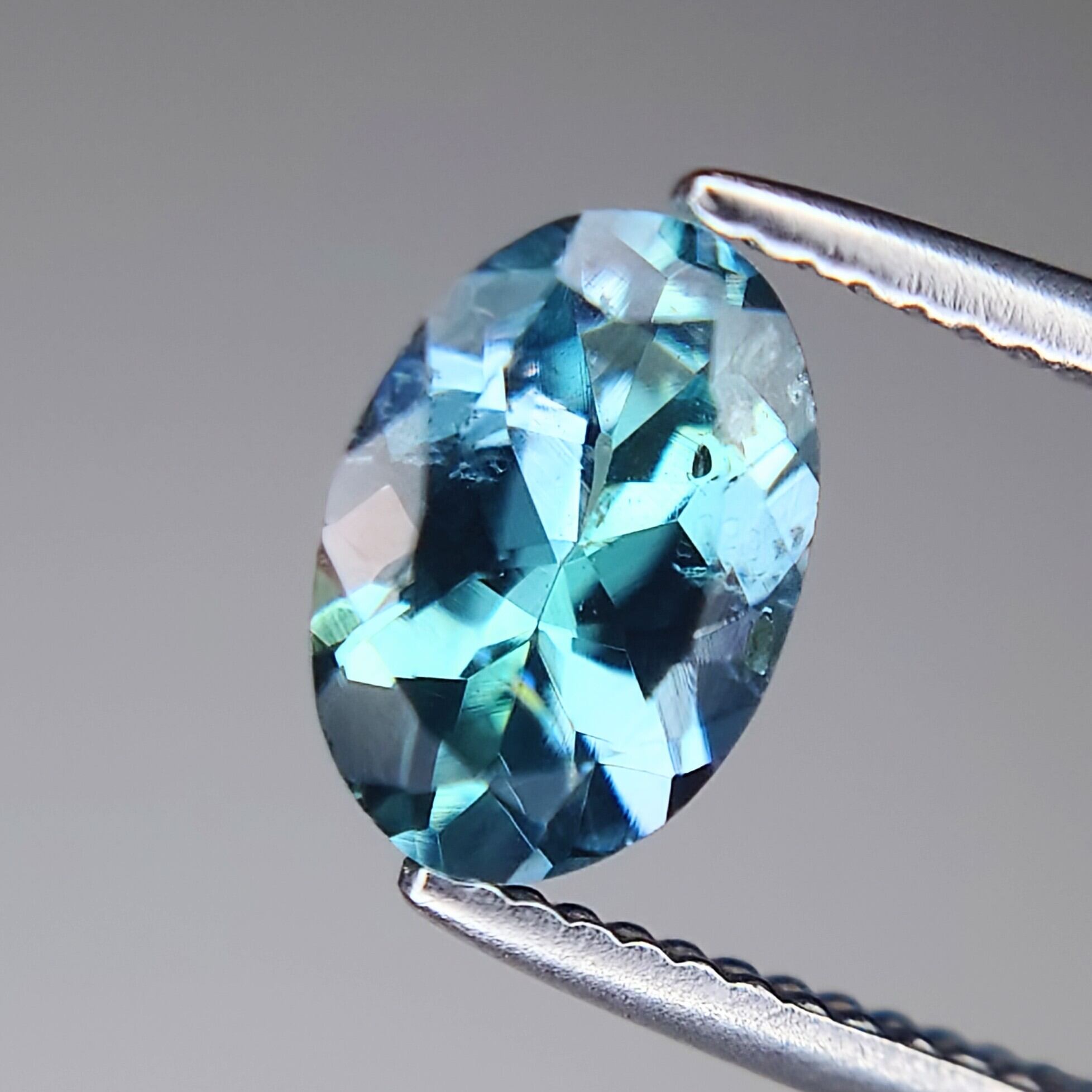 希少 Blue Kornerupine 0.375ct Cr/Fe/V 日独成分分析済ソ付 ルース