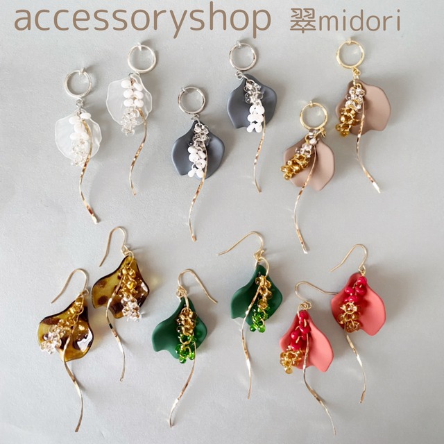 花びらとつぶつぶビーズのイヤリングorピアス 翠midori アクセサリー 花びらとつぶつぶビーズのイヤリングorピアス 翠midori アクセサリー