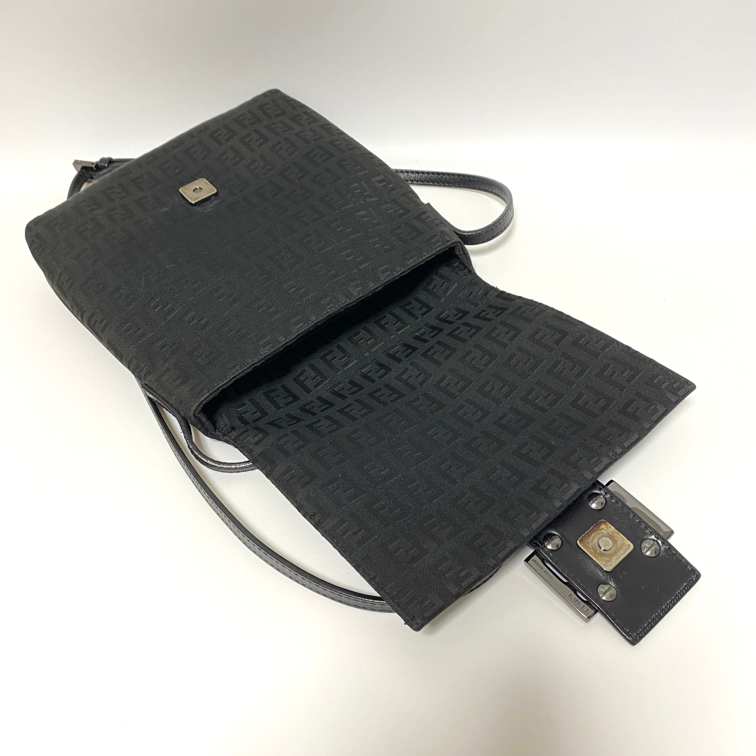 FENDI フェンディ ズッキーノ マンマバケット ショルダーバッグ