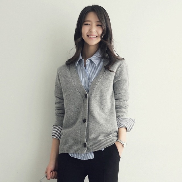 カーディガン ニット 送料無料 3色 レディース Vネック ミモレ丈 ミディアム丈 モノトーン  ニュアンスカラー ノーカラー ロングスリーブ 大人可愛い 大人女子 エレガント 大人 学生 韓国系 お出かけ 外出カジュアル 着回し ファッション デート コーディネート 重ね着 休日 特別な日 お祝い 記念日 メンズウケ カジュアル 普段着 春コーデ 秋コーデ 韓国 おしゃれ シンプル スタイル ゆったり 細見せ 韓国ファッション 長袖 オフィスカジュアル 30代 オフィス ワンポイント ママ ママコーデ
