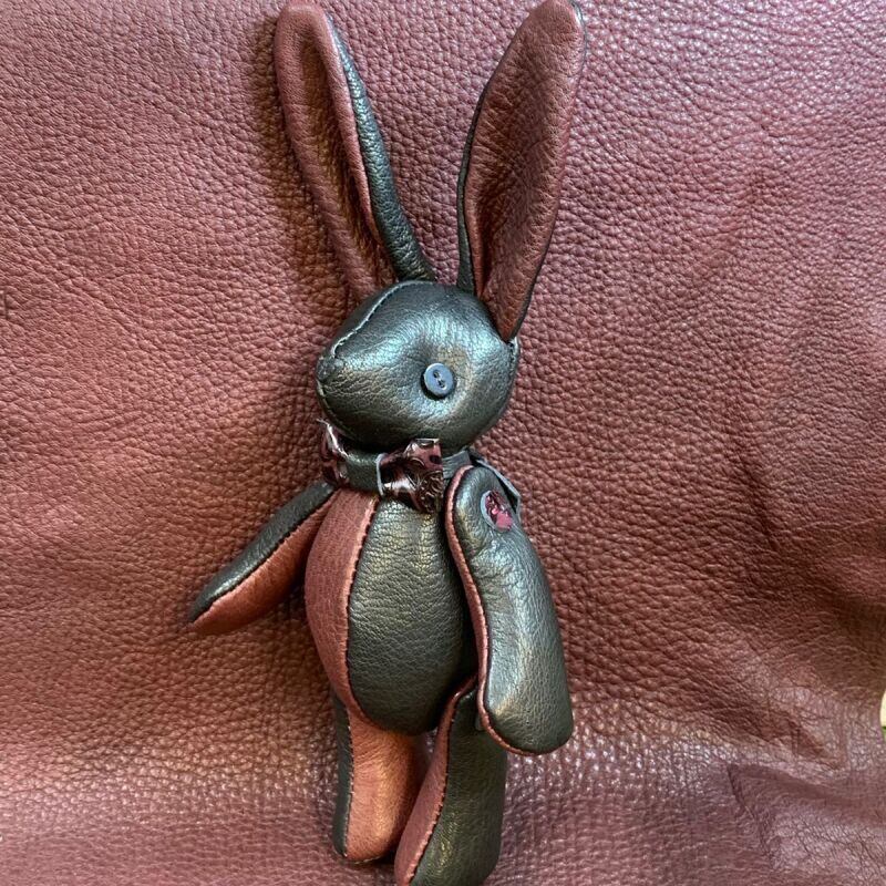 ジビエレザー鹿革ベルラビ★端革を使ってアップサイクル「ベルズラビット」写真の1点販売です　ワインとブラック系