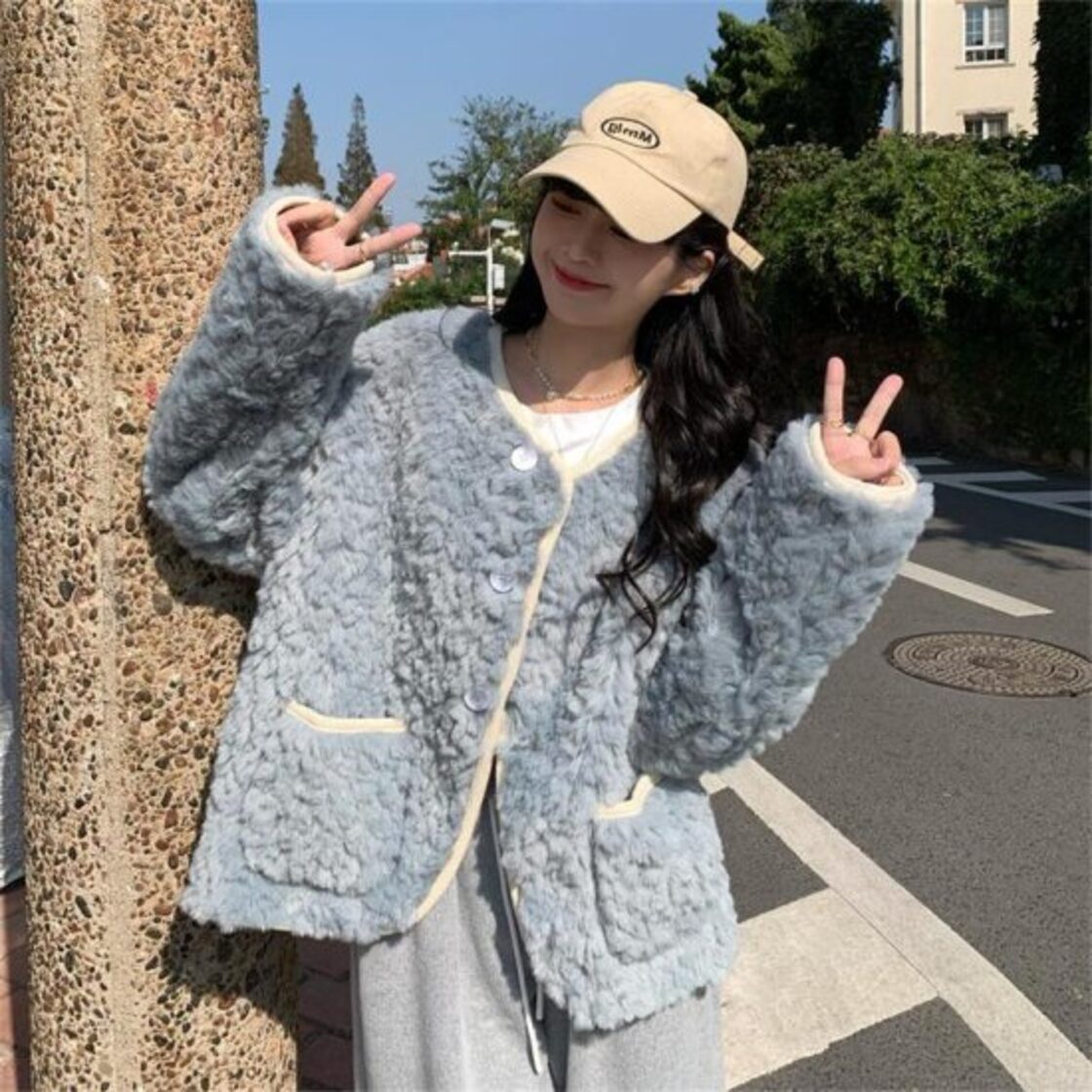 ファージャケット レディース ファーコート ショート丈 ノーカラー ジャケット フェイクファー ふわふわ もこもこ 秋冬 アウター 羽織り 厚手 防寒 着痩せ 大人可愛い あたっか 保温 Amazon | [Taopagii] ファーコート 毛皮コート レディース 長袖 ショート丈 襟なし ｖネック ゆったり もふもふ ファージャケット  秋冬 エレガント 厚手 羽織り アウター 冬服 防寒ウェア 上質 防風 純粋 | コート・ジャケット 通販