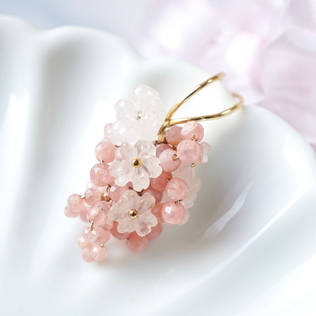 桜を纏う」天然石 イヤーカフ 片耳 揺れる 軽い 誕生石 ピンク 春 入学