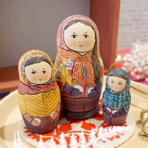 エレナ・ドミトリエワ作　マトリョーシカ　3個型