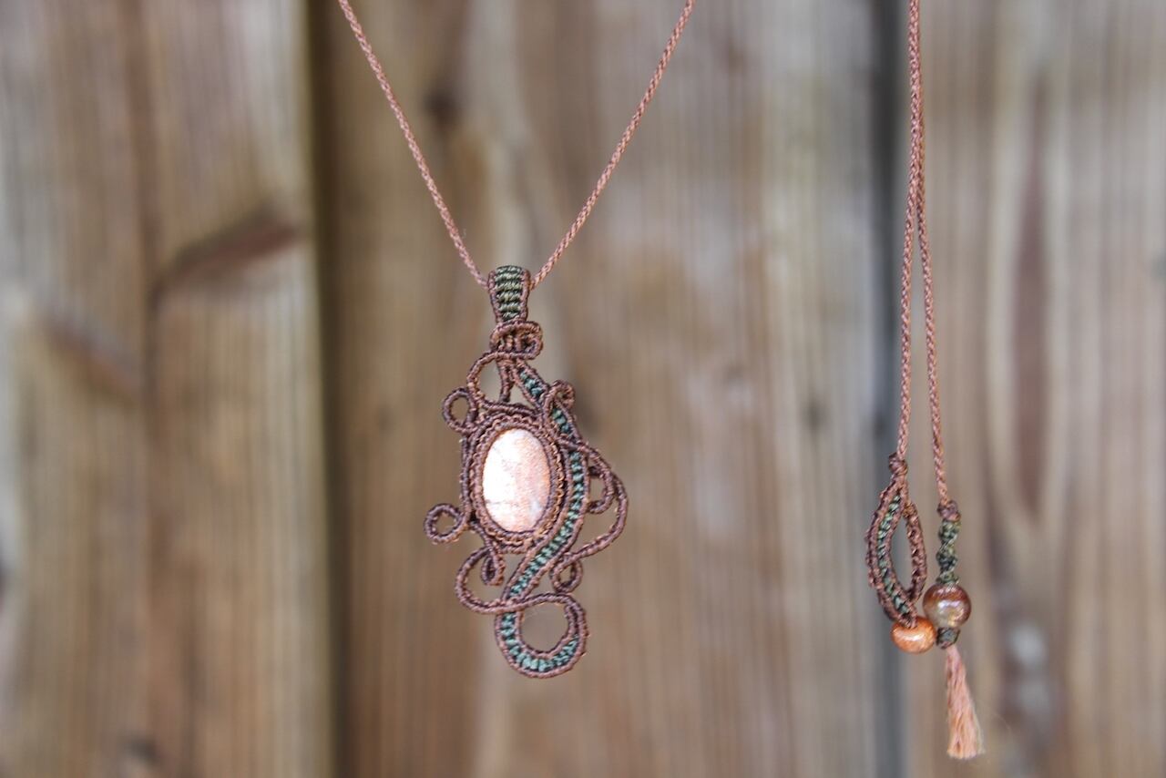 Sunstone micro macrame pendant
