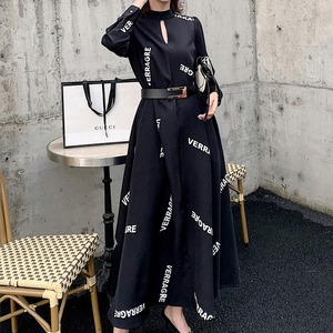 シフォンワンピース レディース 送料無料 ワンピース ドレス フレアワンピース ロゴ 英字 アルファベット ロングドレス スタンドカラー ウエストマークフレアワンピース ベルト付き ハイネックロングドレス ミモレ丈 演奏会ドレス ひざ下ロング丈 長袖 フレアスリーブ ハイネック スタンドカラー フレア ウエストマーク ウエストリボン エレガント 大人可愛い きれいめ 華やか 上品 レトロ クラシック ベージュ 大人カラー ニュアンスカラー オケージョン 高見え 格上げ 春夏 秋冬 お呼ばれ