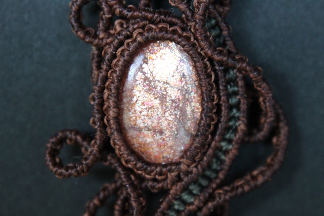 Sunstone micro macrame pendant