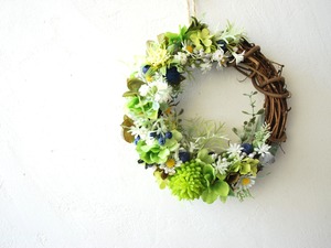 every month Wreath：ホワイトグリーンとベリーのリースφ16/ セダム・紫陽花