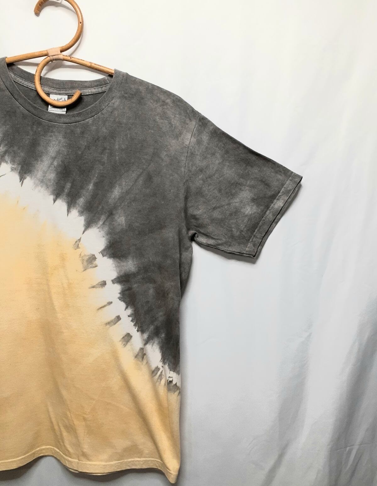 手染めのTシャツ(ベンガラ染め)