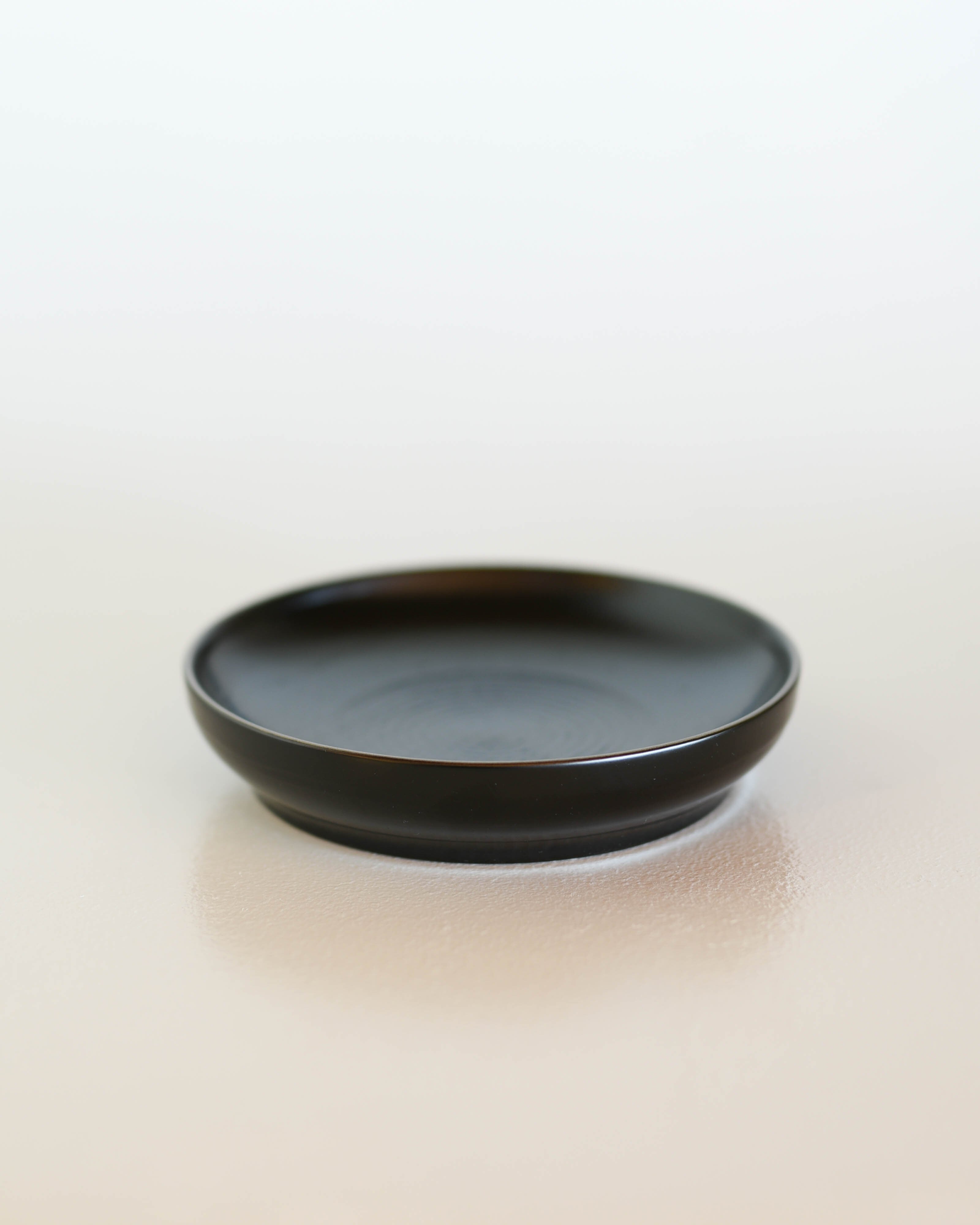 中野 知昭 Tomoaki Nakano|tn 42 五寸丸皿 / 黒錫