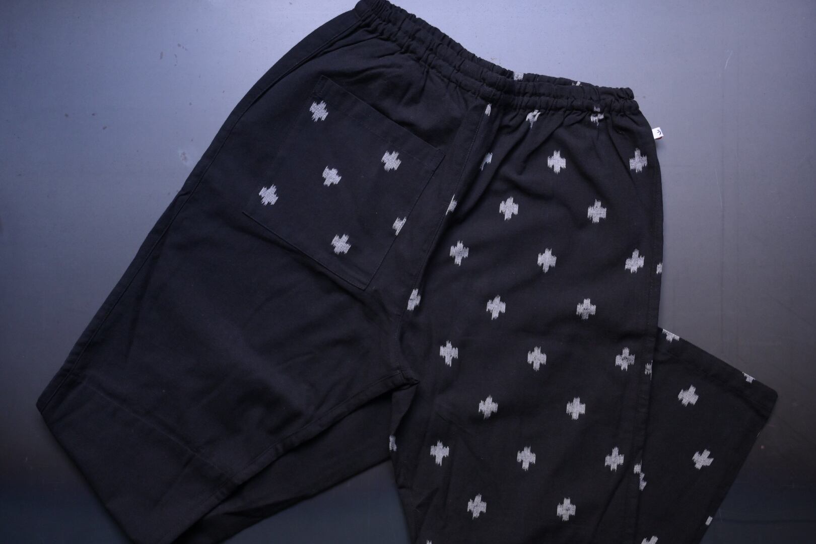 うなぎの寝床 MONPE 十字模様 ブラック | 鎌倉倶楽部 茶寮