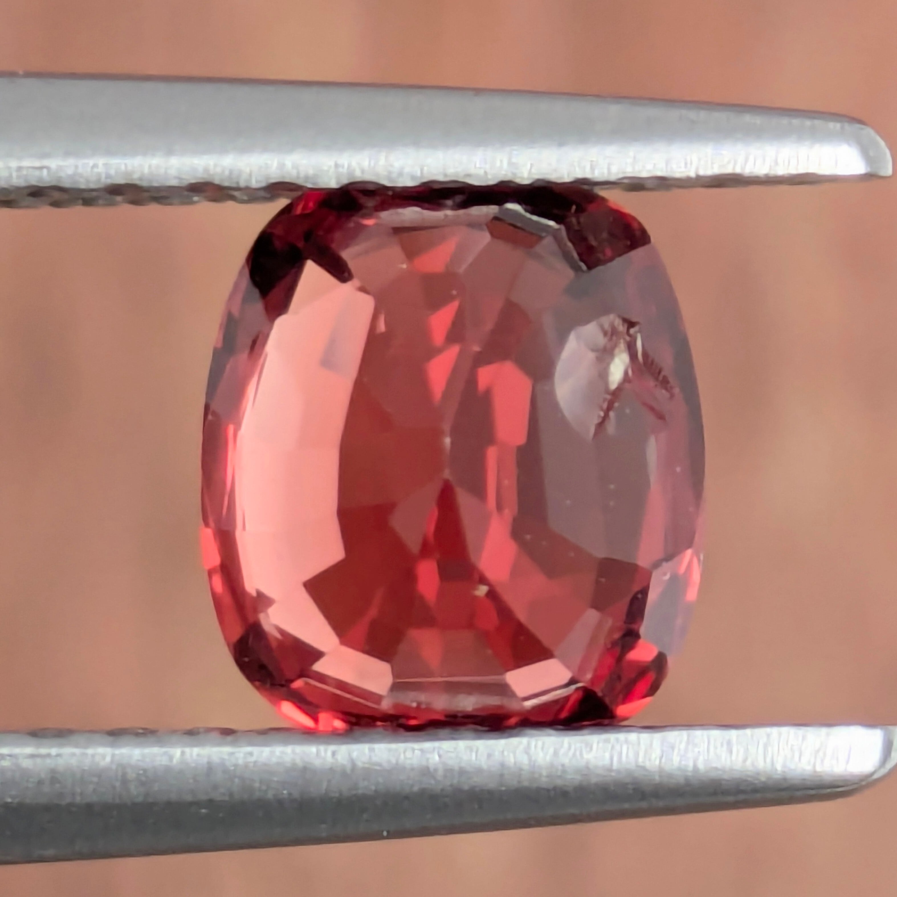 レッドスピネル ミャンマー・モゴック産【1.13ct】 PRO206667 | Gem's