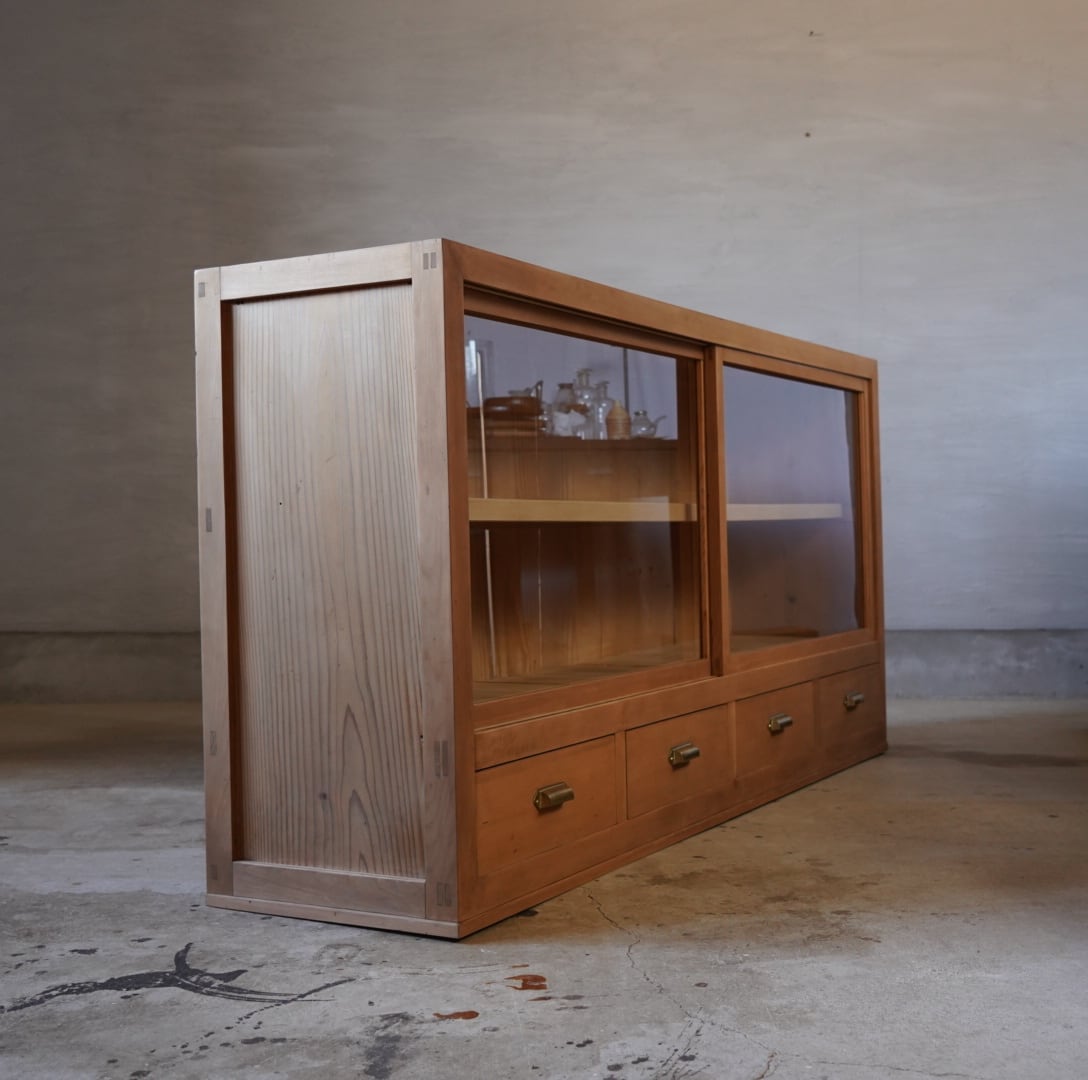 HOLD】ガラス引き戸の食器棚 | Fitzroy Furniture HOLD】ガラス引き戸の食器棚 | Fitzroy Furniture