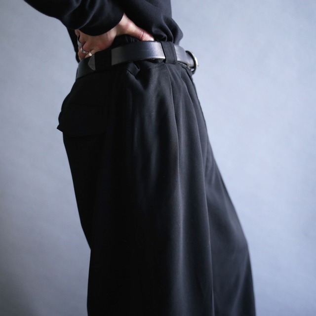 2-tuck tapered silhouette black wide wool slacks