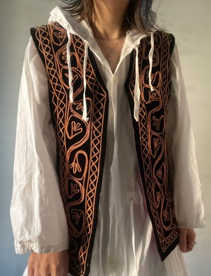 velours embroidery vest