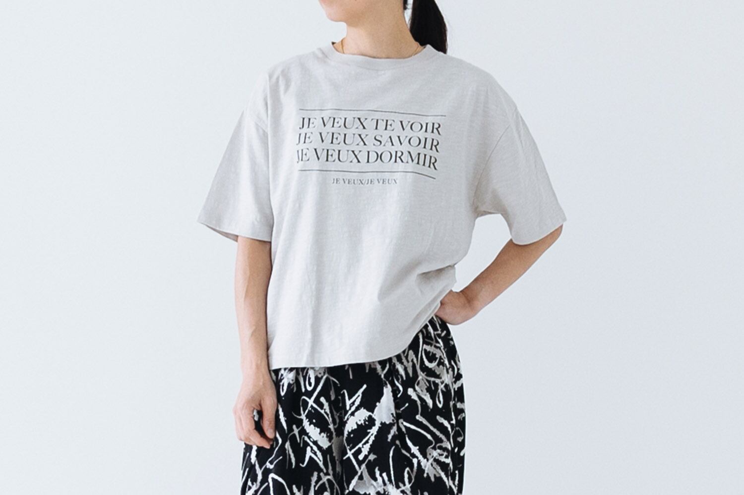 ソフトスラブ ショートスリーブプリントTEE "JE,JE,JE"