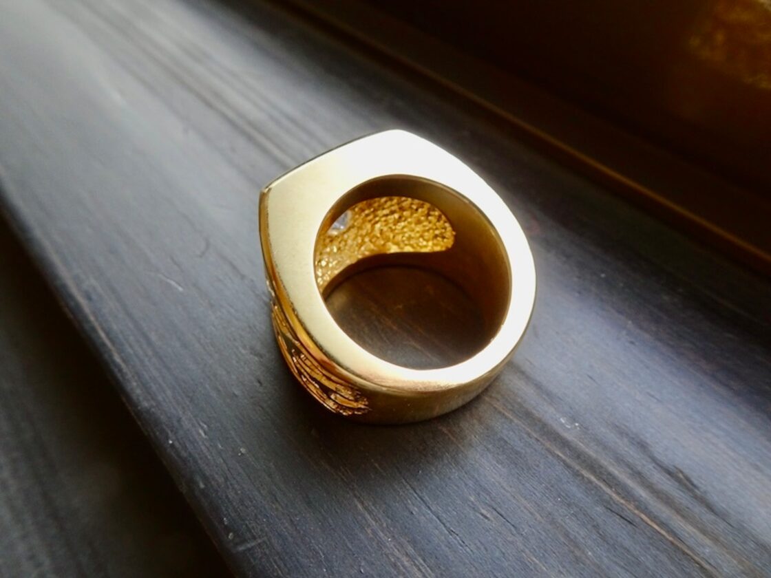 仁尾彫金『一つ星ジルコニア、ファイヤーパターン、ゴールド印台リング 