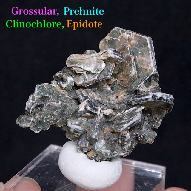 グロッシュラー, プレナイト, クリノクロア,エピドート 9.2g  GN268 原石 鉱物 天然石 パワーストーン