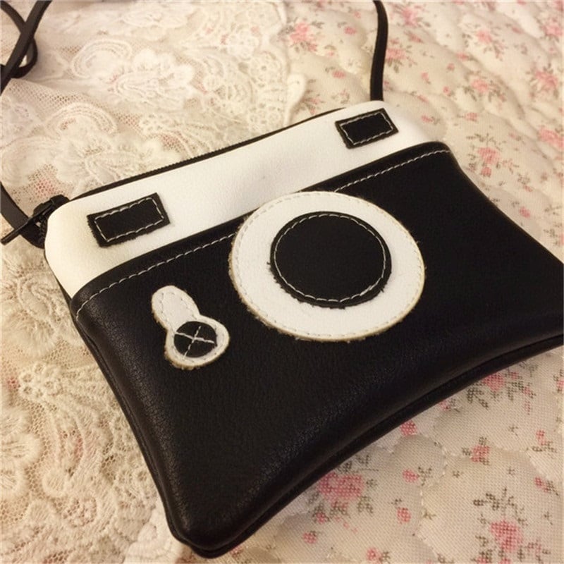 キッズ用♡カメラ型ショルダーバック☆ 子供服・マタニティ・iPhoneケースなどの通販☆ママとこどもグッズchaplus カメラ ポシェット♡ キッズ ホワイト ショルダー バッグ