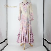 フラメンコ 衣装 Atelier Prima アトリエプリマ ドレス ワンピース ホワイト系 花 花柄 ボランテ フリル シージョ ピキージョ 白 紫 緑 かわいい 上品 長袖 ダンス衣装 イベント ステージ ラメ キラキラ パープル系 ピンク系 グリーン系 フラメンコドレス 白ドレス 花柄ドレス 長袖ドレス ステージ衣装 発表会衣装 舞台衣装 演奏会衣装 レッスン衣装 ダンスワンピース フリル袖 ラメ入り きらきら プリマドレス ボランテ風 ひらひら ピキージョ風 セット風 トップス風 アクセント 紫系