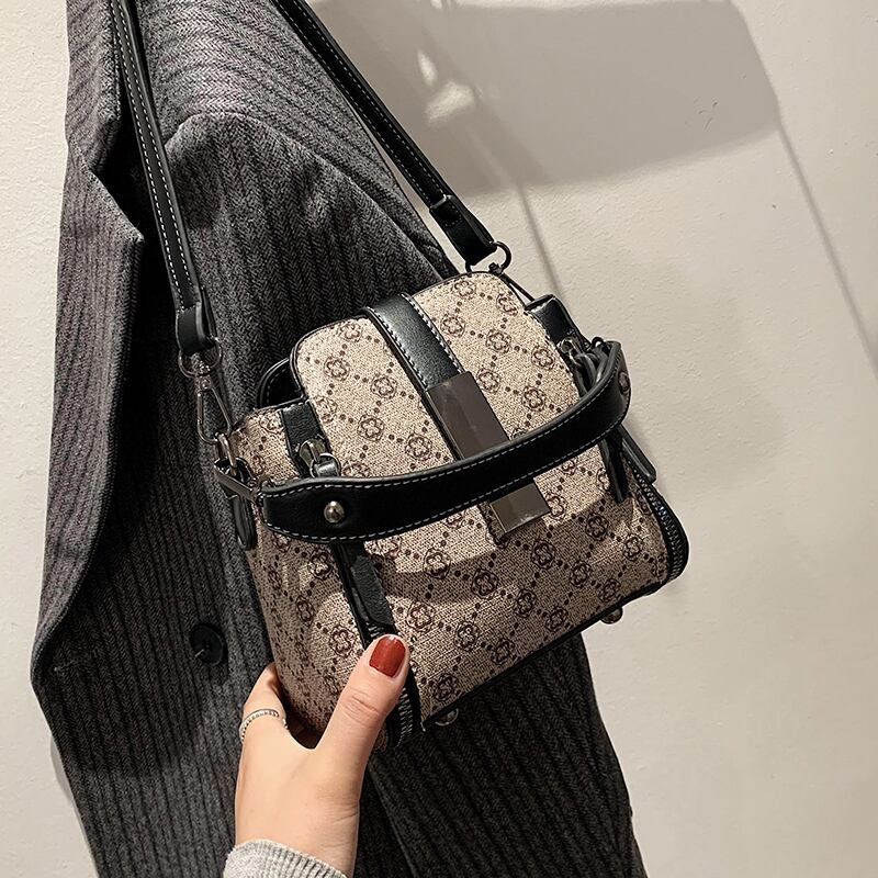 オータムウィンターレッド 秋物 冬物 メッセンジャーバッグ Tiancai_Wing_Bag65392423319