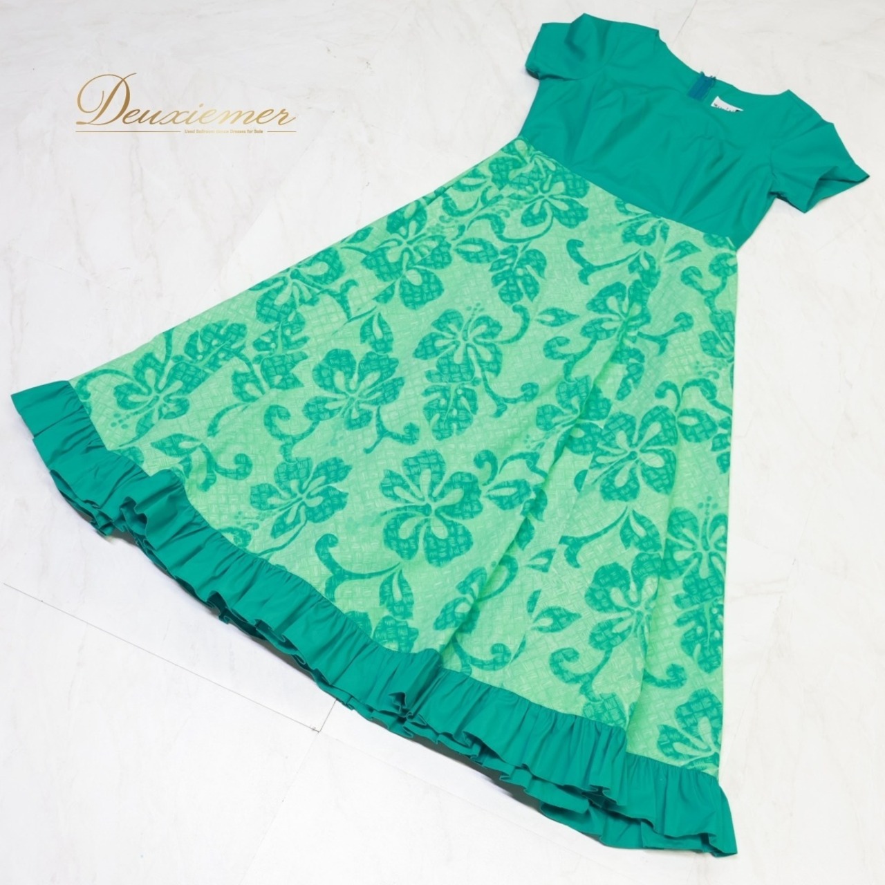 【美品 ハワイ製 フラダンス衣装】グリーン T&L MUUMUU FACTORY ワンピース ドレス 緑 ハイビスカス柄 花柄 フリル かわいい