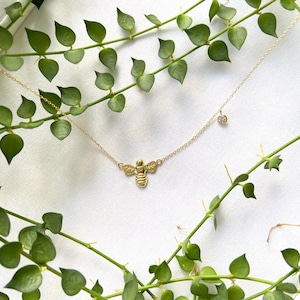 bee necklace (K18)