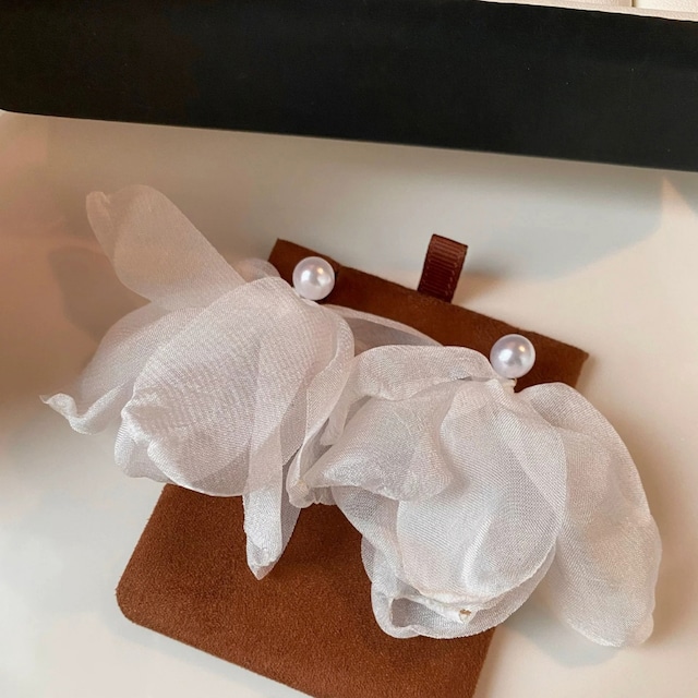 シフォンフラワースタッドピアス