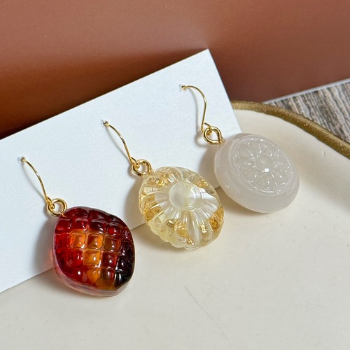 3粒セット 秋のレトロキャンディ ピアス・イヤリング・イヤーカフ　べっこう　ブラウン　ベージュ　チャーム変更可能　シェル