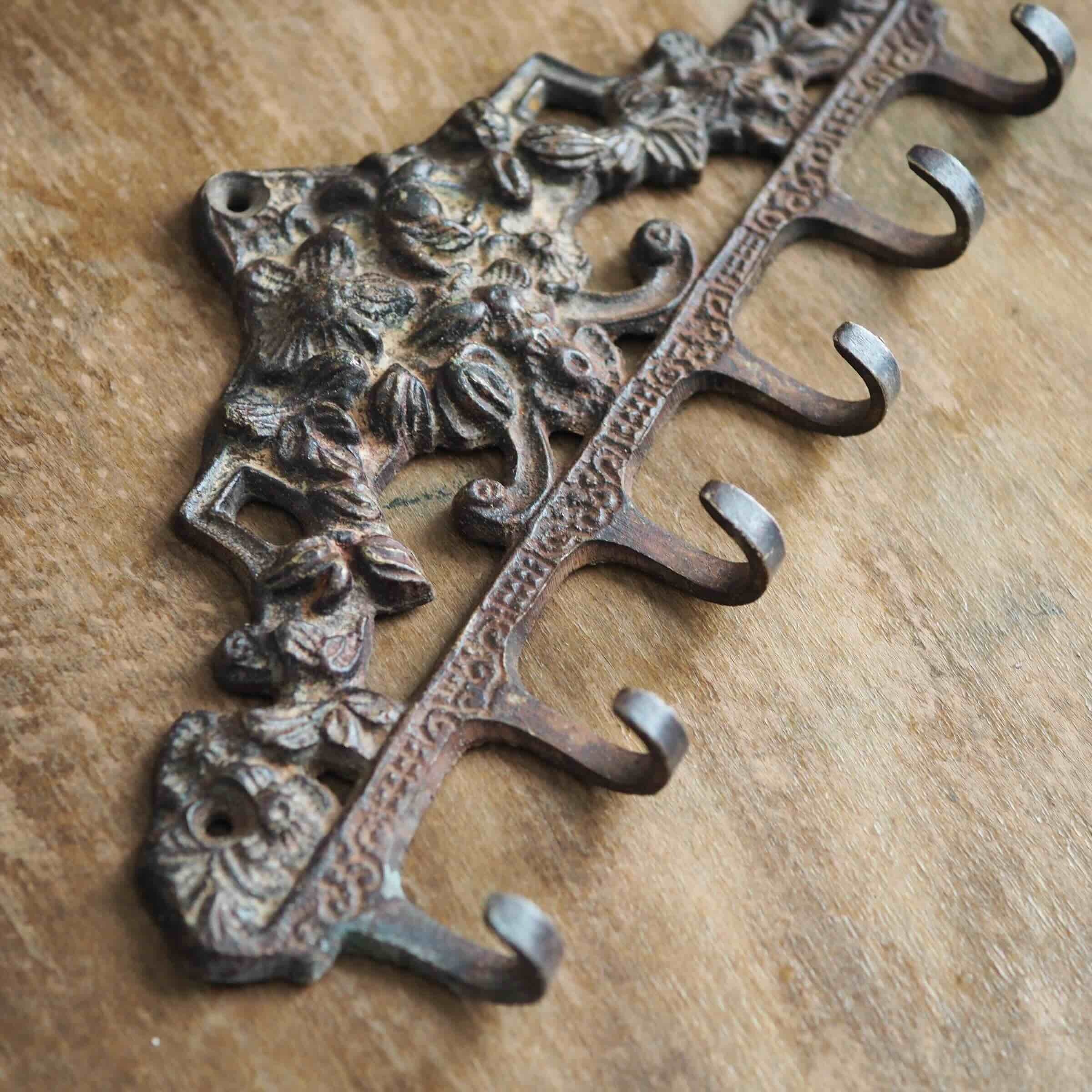 アイアンのフックハンガー